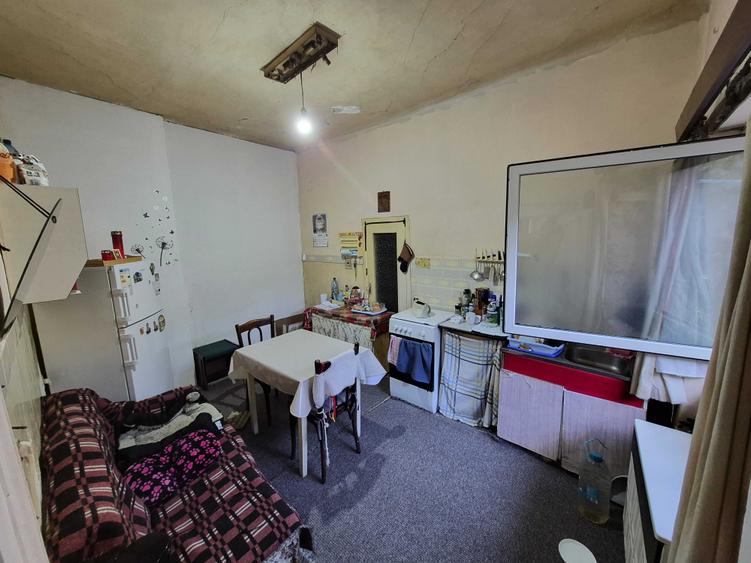 Casă cu 4 camere cu Teren 110 Mp în Central