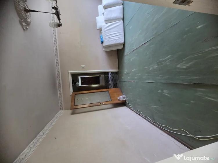 Apartament cu 3 camere semidecomandat în 1 Decembrie 1918