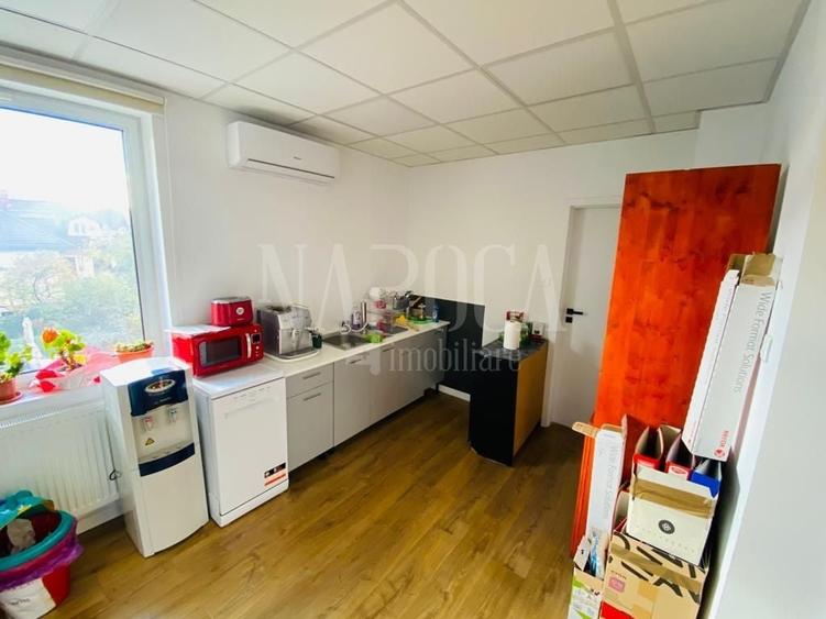 Casă individuală cu 17 camere cu Canalizare în Central