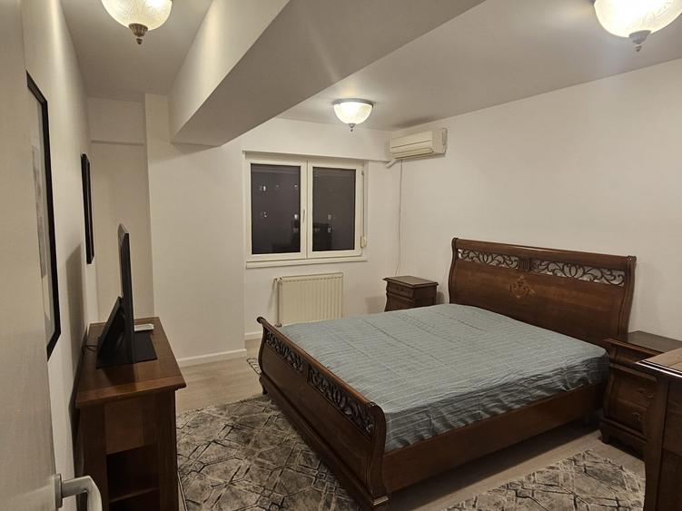 Apartament cu 4 camere, mobilat în Decebal