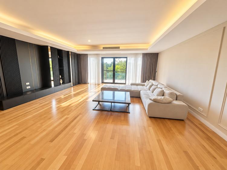 Apartament cu 3 camere decomandat în Herăstrău