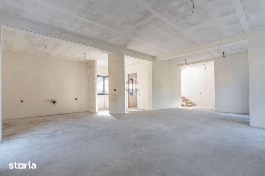 Casă cu 6 camere cu Teren 400 Mp în Feleacu