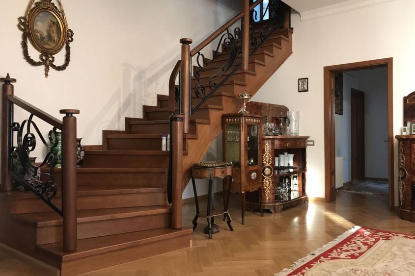 Casă individuală cu 6 camere cu Teren 2400 Mp în Bolintin-Deal