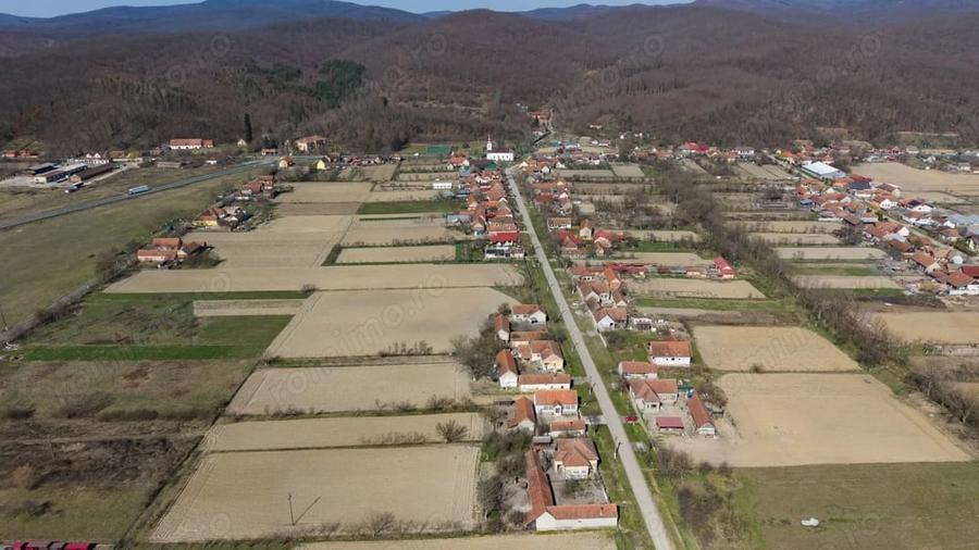 Teren de 2970 mp, în Odvoș