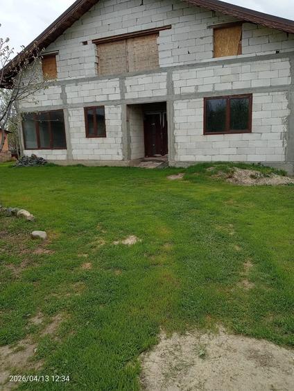 Casă cu 4 camere cu Teren 895 Mp în Vadu Pașii