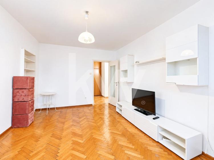 Apartament cu 3 camere circular, mobilat în Centrul Civic