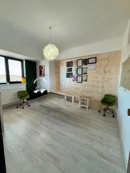 Apartament cu 4 camere decomandat, mobilat în Traian
