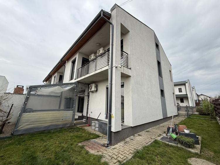 Casă cu 4 camere în Valea Lupului