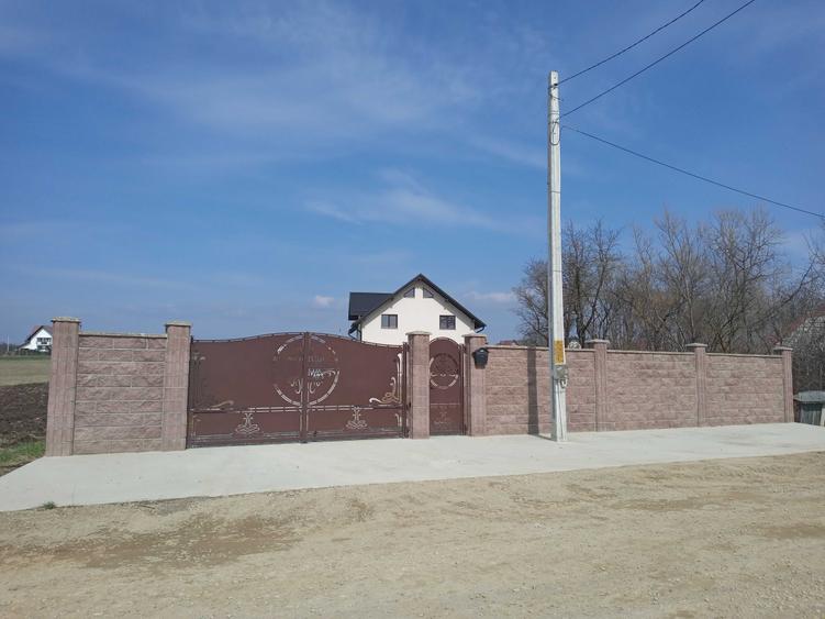 Casă cu 4 camere în Horodnic