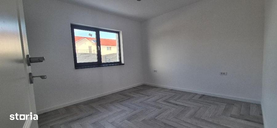 Casă cu 4 camere cu Teren 350 Mp în Clinceni