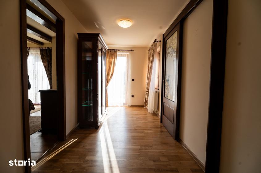 Casă cu 5 camere cu Teren 1085 Mp în Sava