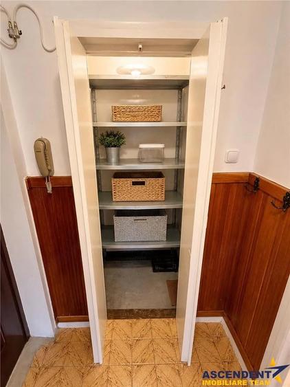 Apartament cu 3 camere decomandat în Cornișa