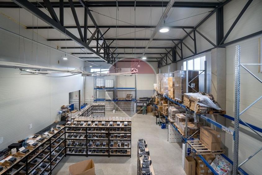 Spațiu industrial, de 570 mp, în Cristian