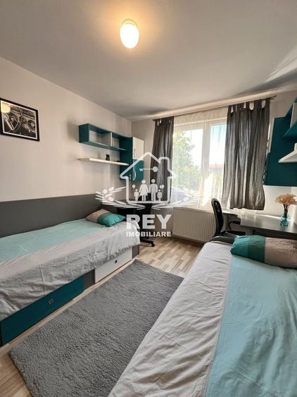 Apartament cu 3 camere semidecomandat în Turnișor