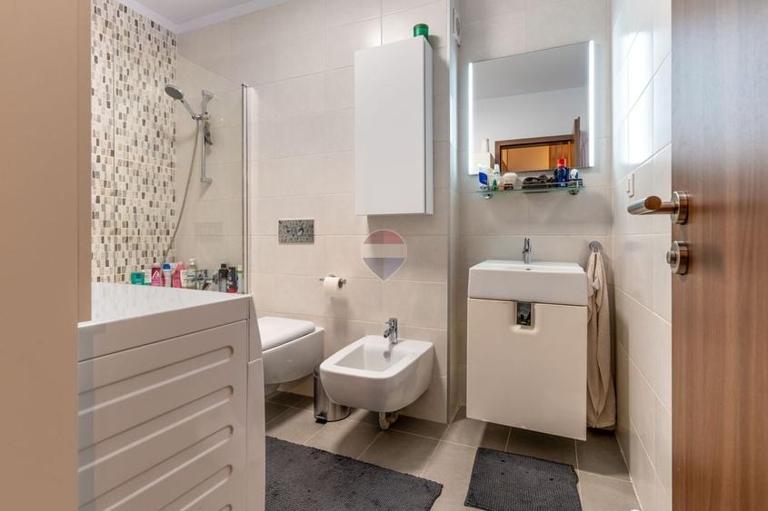 Apartament cu 2 camere decomandat, mobilat în Central