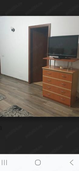 Garsonieră decomandată în Titan