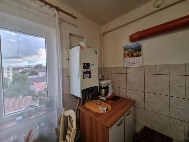Apartament cu 3 camere decomandat, mobilat în Banca Națională