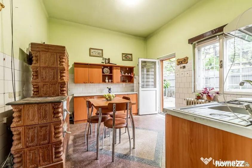 Casă cu 3 camere cu Teren 370 Mp în Central