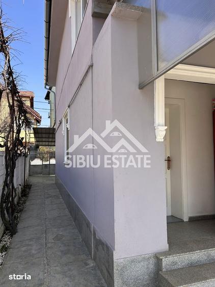 Casă cu 8 camere cu Teren 950 Mp în Calea Poplăcii