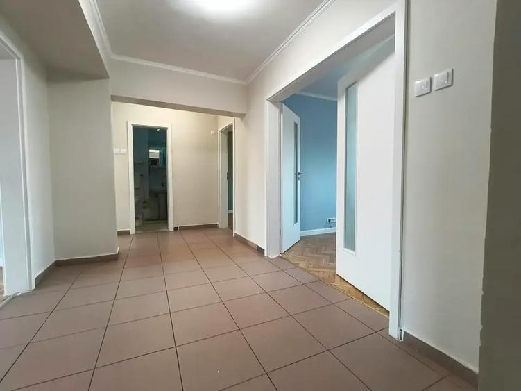 Apartament cu 5 camere decomandat în Unirii
