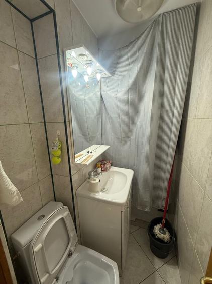 Apartament cu 4 camere semidecomandat în Gară