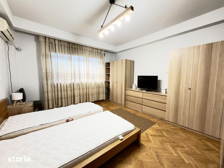 Apartament cu 3 camere semidecomandat în Colentina