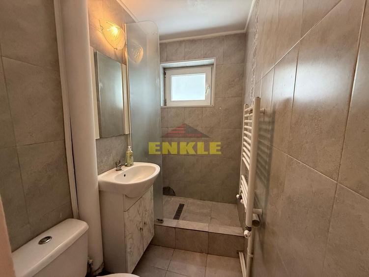 Apartament cu 3 camere semidecomandat în Central