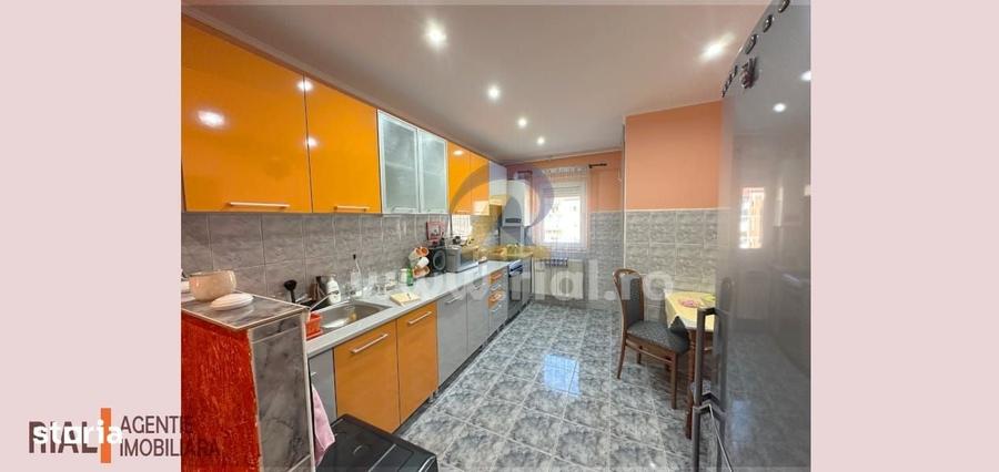Apartament cu 3 camere decomandat în Vitrometan
