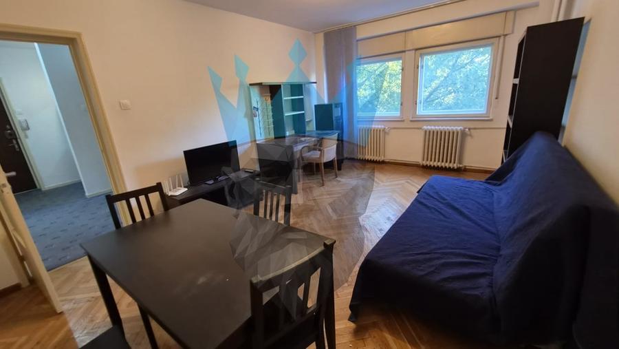 Apartament cu 3 camere decomandat, mobilat în P-ța Unirii