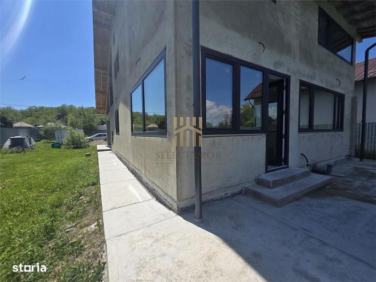 Casă cu 4 camere în Nisipoasa
