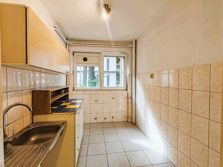 Apartament cu 3 camere semidecomandat în Mihai Bravu