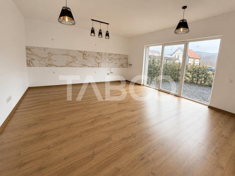 Duplex cu 3 camere cu Canalizare în Tălmaciu