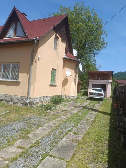 Casă cu 4 camere în Central