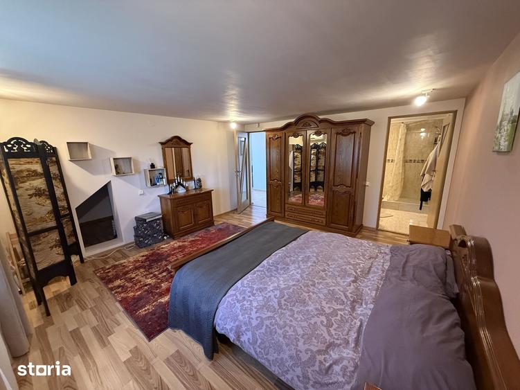 Casă cu 4 camere cu Teren 1700 Mp în Central