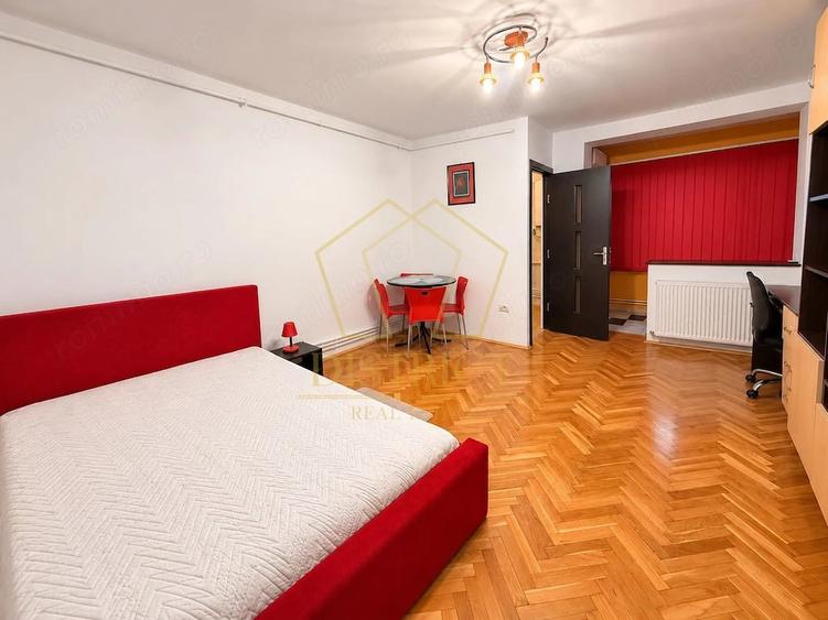Garsonieră decomandată în Central