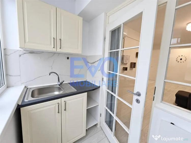 Apartament cu 3 camere semidecomandat în Valea Adâncă