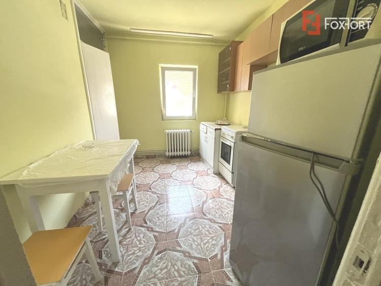 Apartament cu 2 camere semidecomandat, mobilat în Girocului