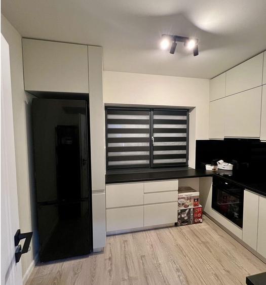 Apartament cu 3 camere semidecomandat, mobilat în Pipera