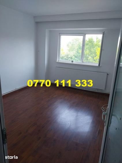 Apartament cu 3 camere decomandat în Tineretului