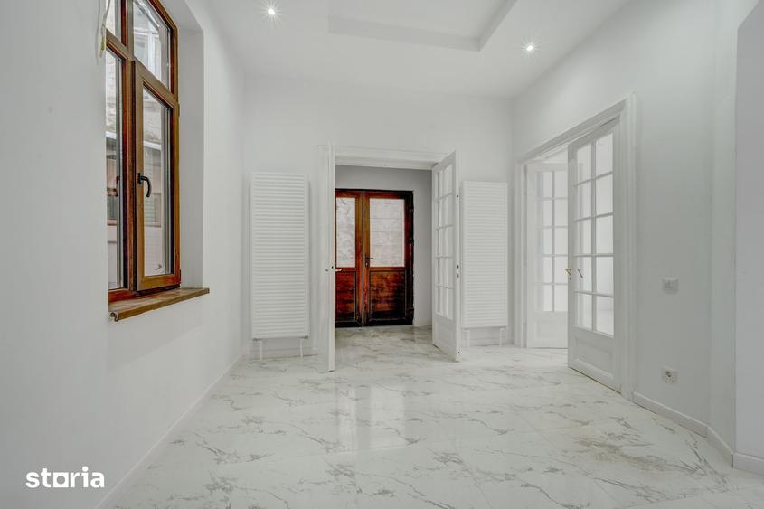 Casă cu 8 camere cu Teren 93 Mp în Centrul Civic
