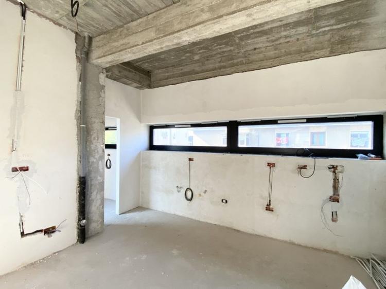 Penthouse cu 4 camere decomandat în Peninsula