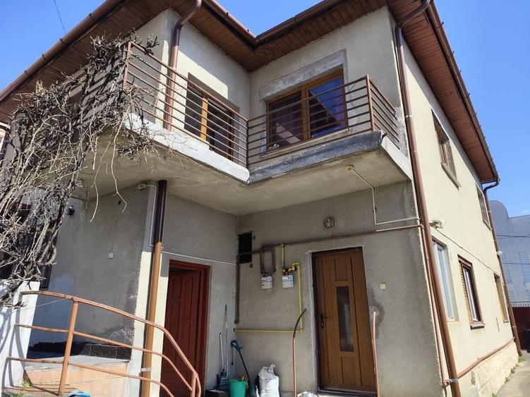 Casă individuală cu 5 camere cu Canalizare în Între Lacuri