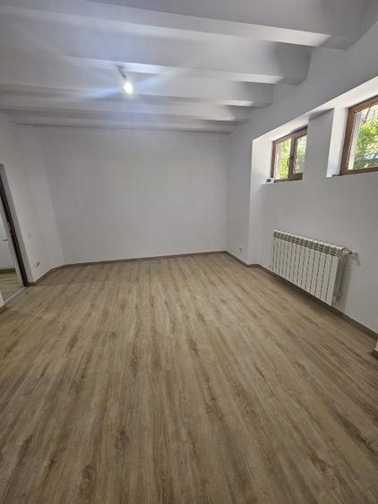 Apartament cu 3 camere în Aviatorilor
