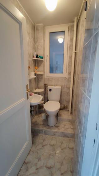Apartament cu 3 camere semidecomandat în Rosetti