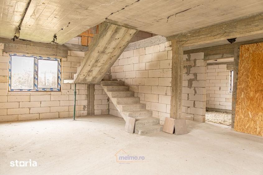 Casă cu 5 camere cu Teren 1440 Mp în Poduri