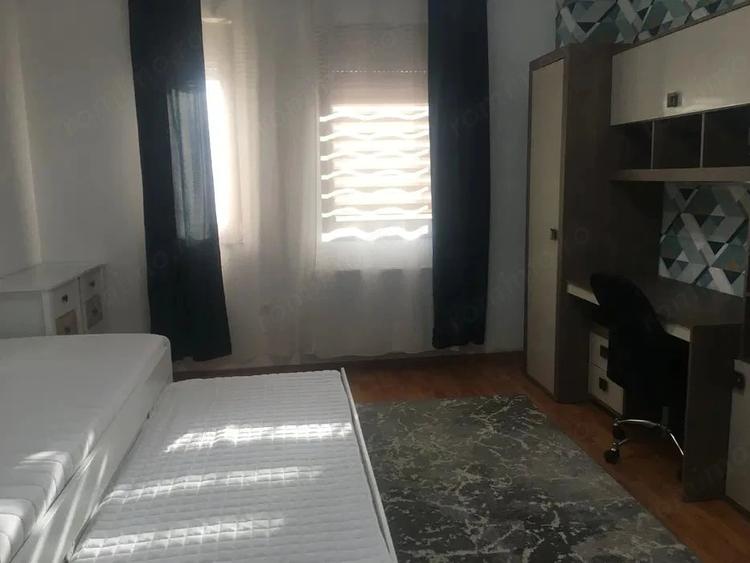 Apartament cu 3 camere semidecomandat în Soarelui