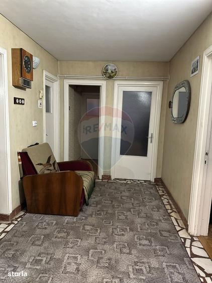 Apartament cu 4 camere, mobilat în Central