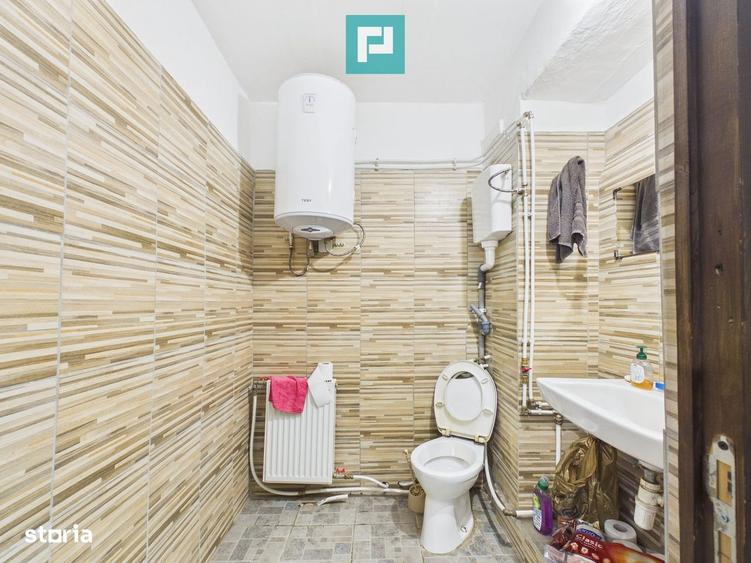 Casă cu 7 camere cu Teren 3141 Mp în Macea