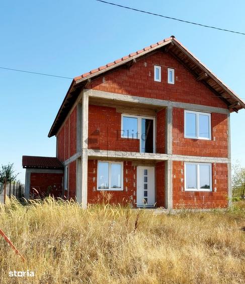 Casă cu 5 camere cu Teren 852 Mp în Tăut