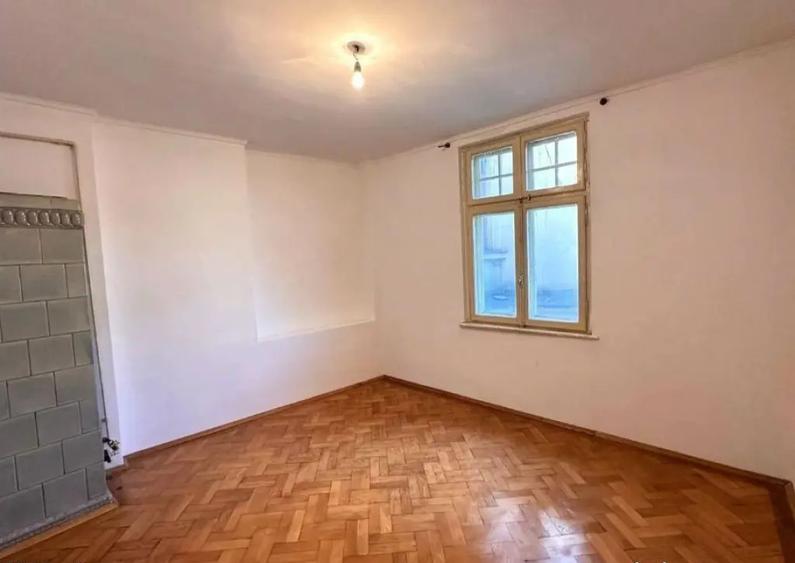 Apartament cu 6 camere decomandat în Moșilor